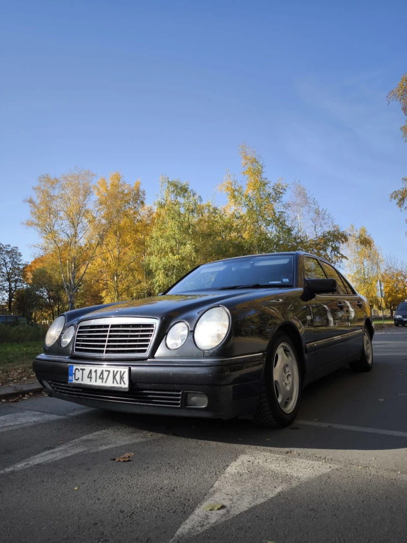 Mercedes-Benz E 200, снимка 1 - Автомобили и джипове - 47758726