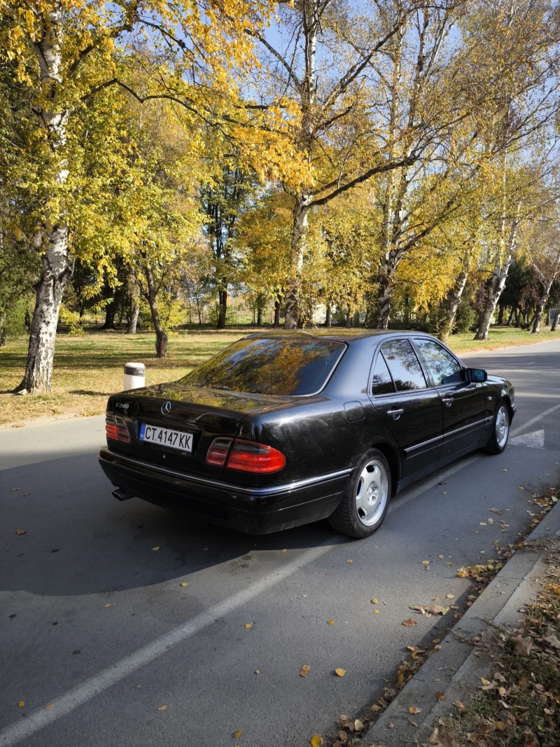 Mercedes-Benz E 200, снимка 5 - Автомобили и джипове - 47758726