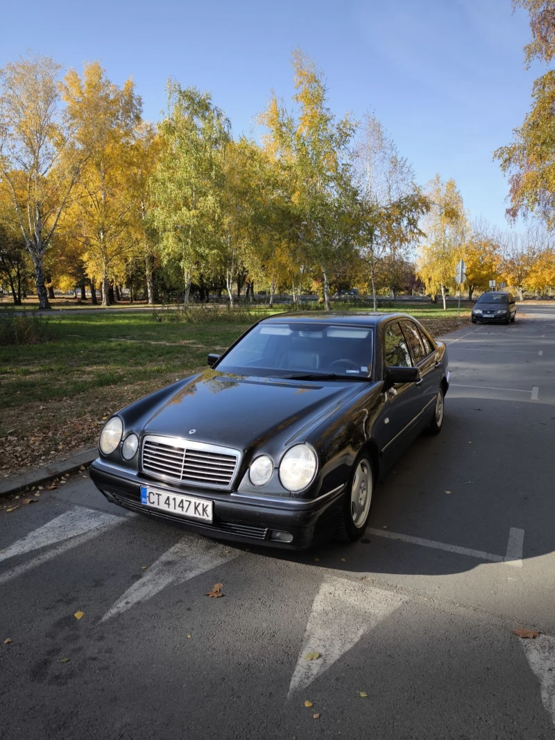 Mercedes-Benz E 200, снимка 3 - Автомобили и джипове - 47758726