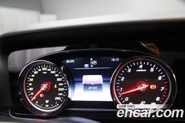 Mercedes-Benz E 200 | TOP SERVICE 87 K KM, снимка 8 - Автомобили и джипове - 56013772