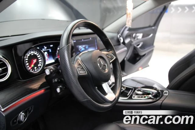 Mercedes-Benz E 200 | TOP SERVICE 87 K KM, снимка 9 - Автомобили и джипове - 56013772