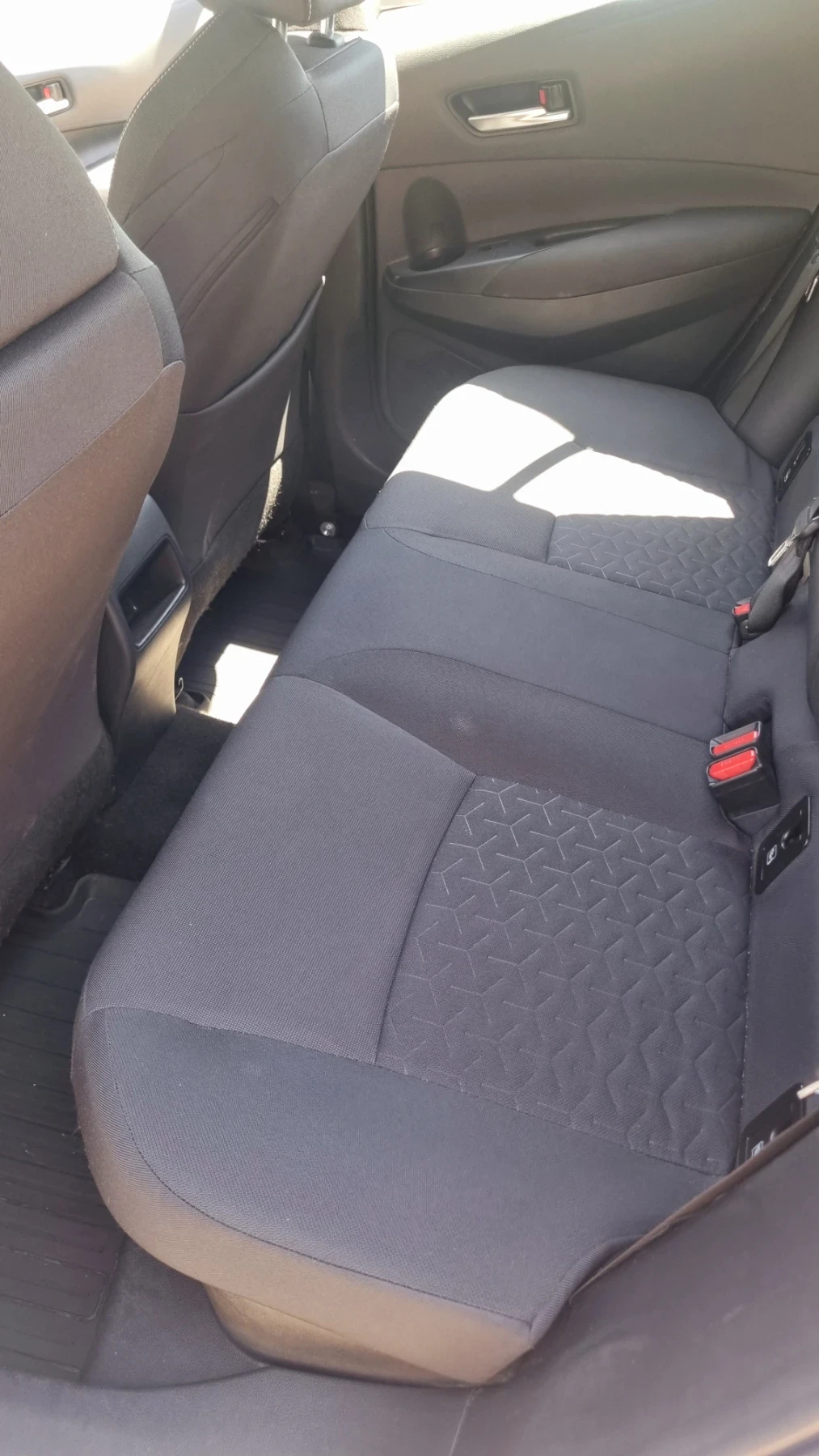 Toyota Corolla 1.8 hybrid  - изображение 9