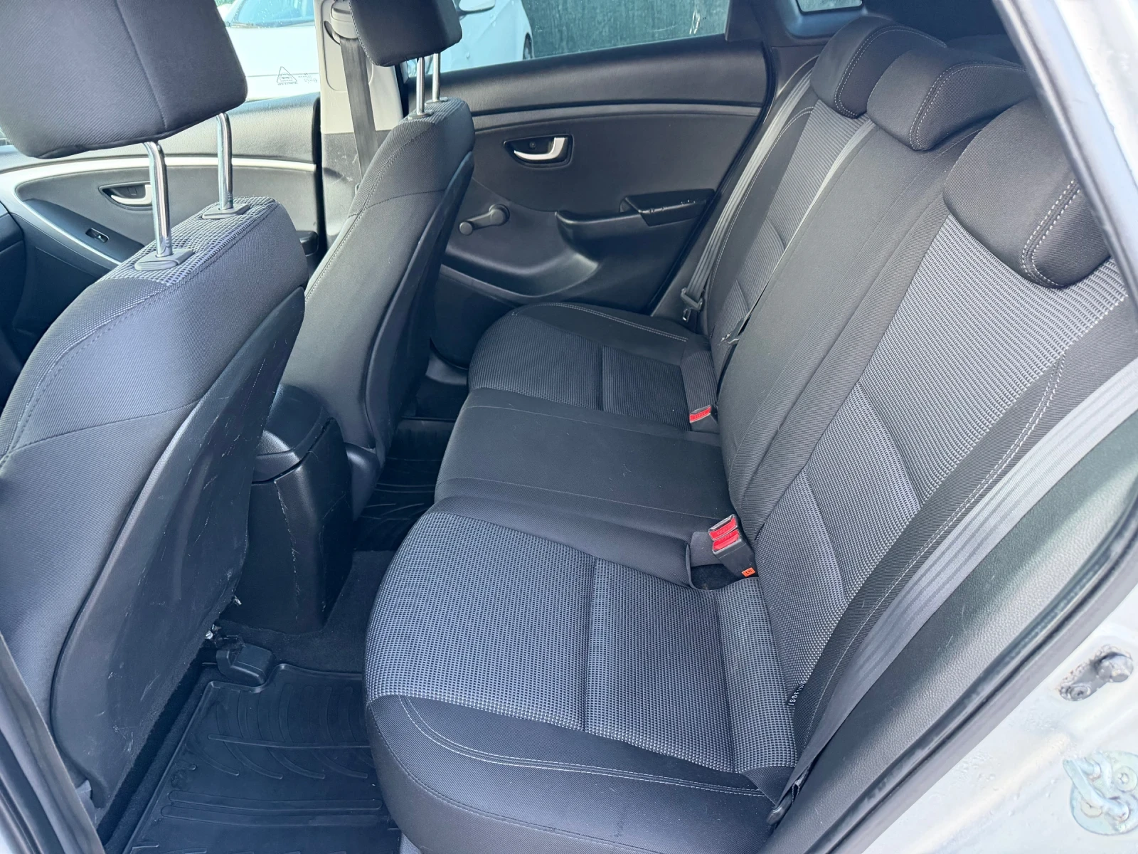 Hyundai I30 1.6d/110hp/NAVI/Full service/ | Mobile.bg � ����������� 11