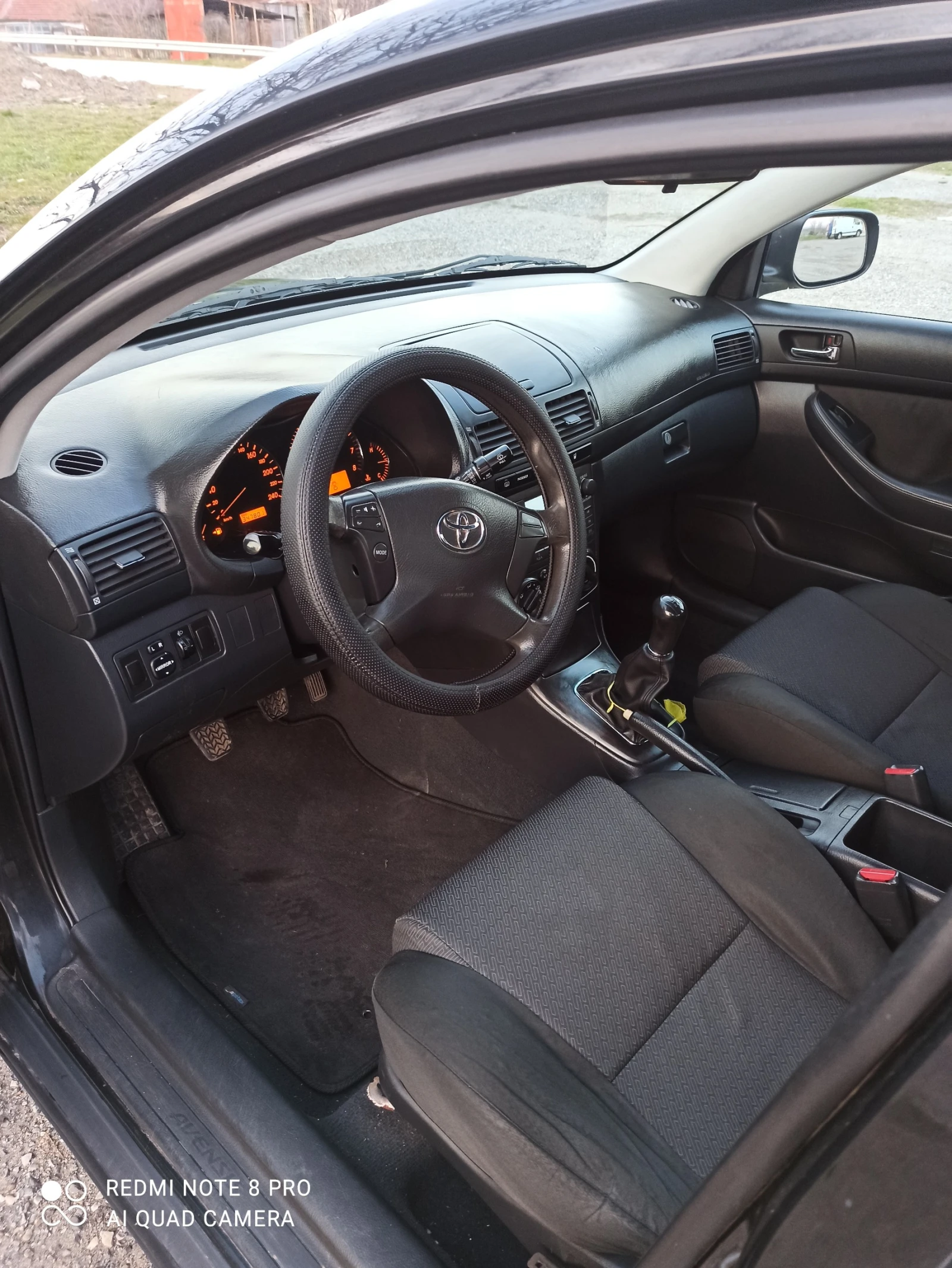 Toyota Avensis 1.6, снимка 5 - Автомобили и джипове - 53739318