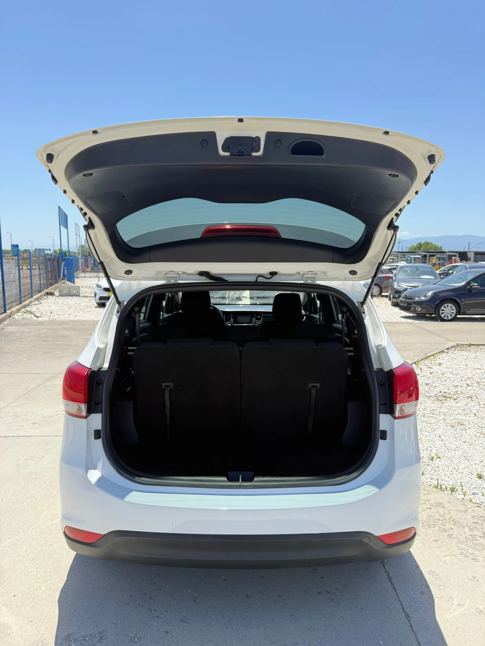 Kia Carens 1.7 CRDi AUTOMAT 7p, снимка 13 - Автомобили и джипове - 55088416