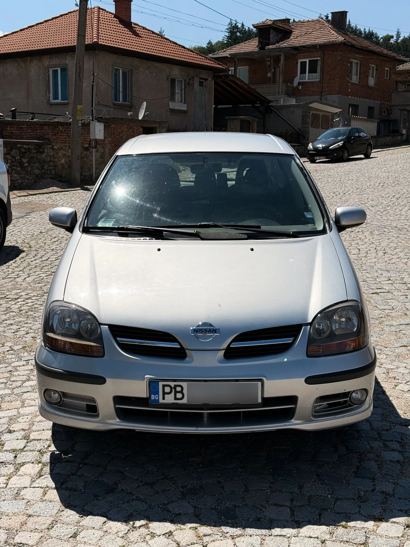 Nissan Almera tino 2.2L FWD