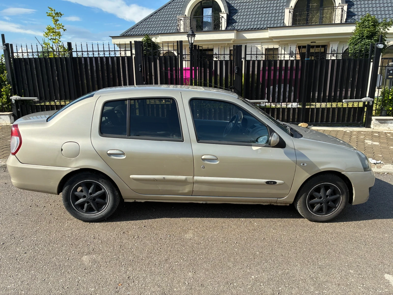 Renault Symbol 1.4 Газ.Инж Обслужена напълно, снимка 3 - Автомобили и джипове - 55251812