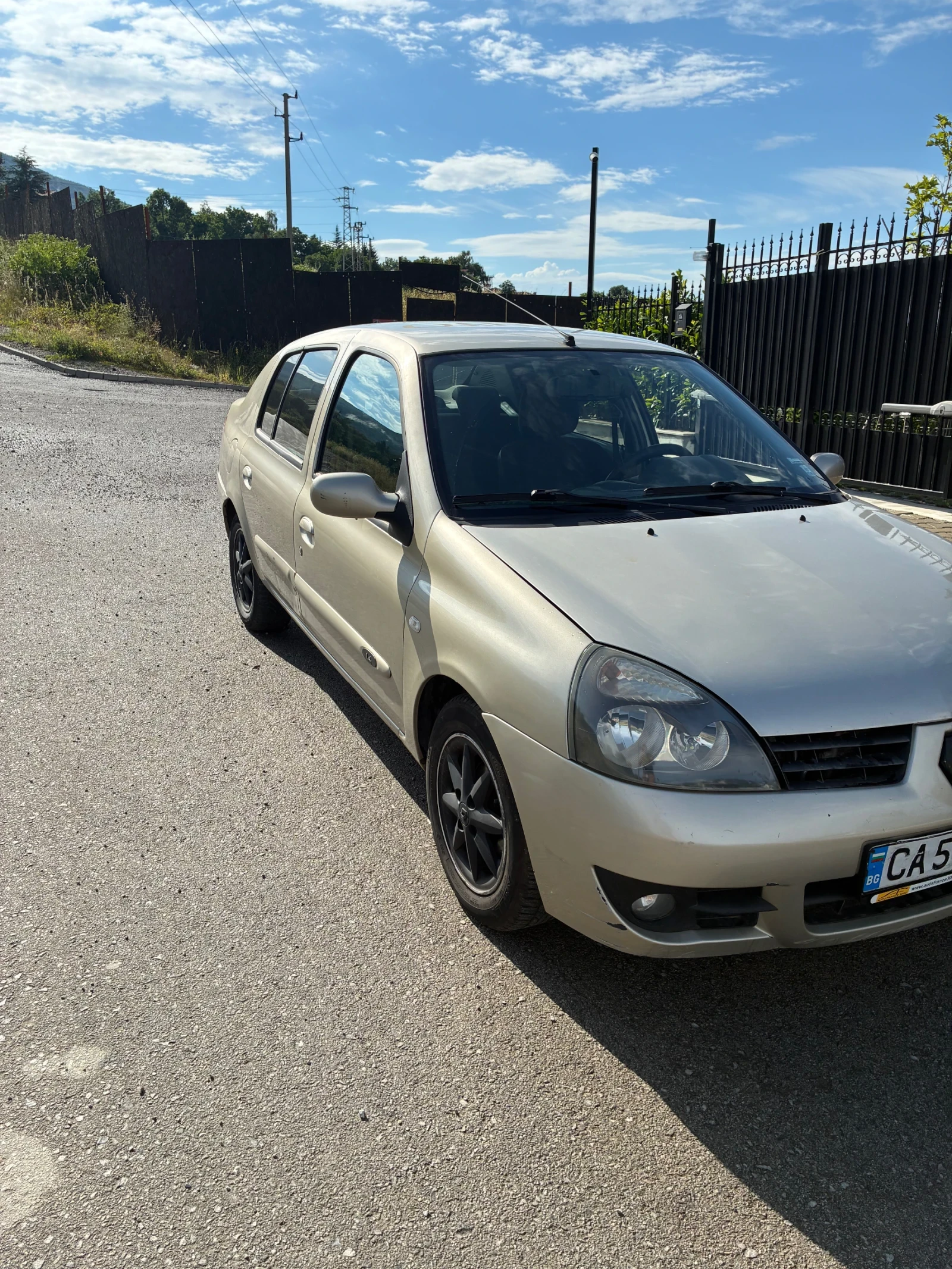 Renault Symbol 1.4 Газ.Инж Обслужена напълно, снимка 2 - Автомобили и джипове - 55251812