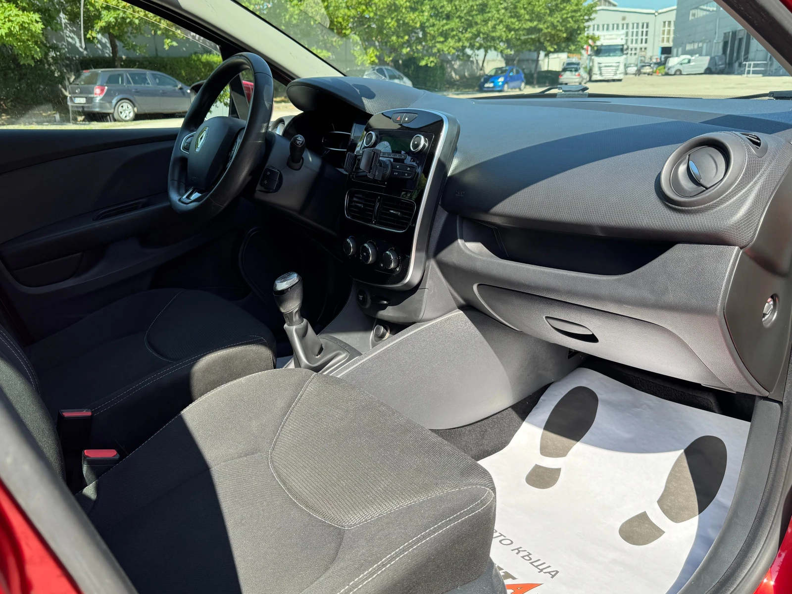 Renault Clio 1.5d 75кс/От България , снимка 16 - Автомобили и джипове - 55315173