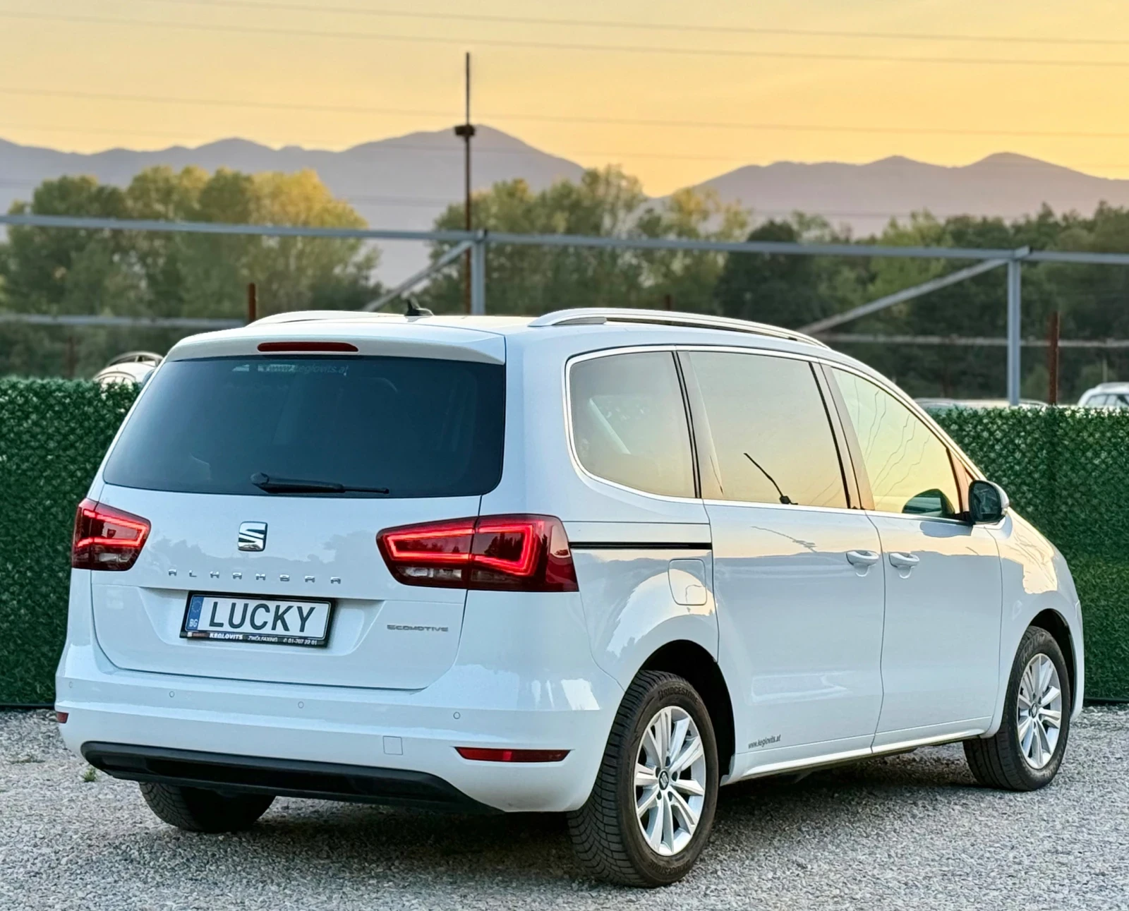 Seat Alhambra 2.0TDi//7местен* NAVI* XENON* CAMERA* LED, снимка 6 - Автомобили и джипове - 55731061
