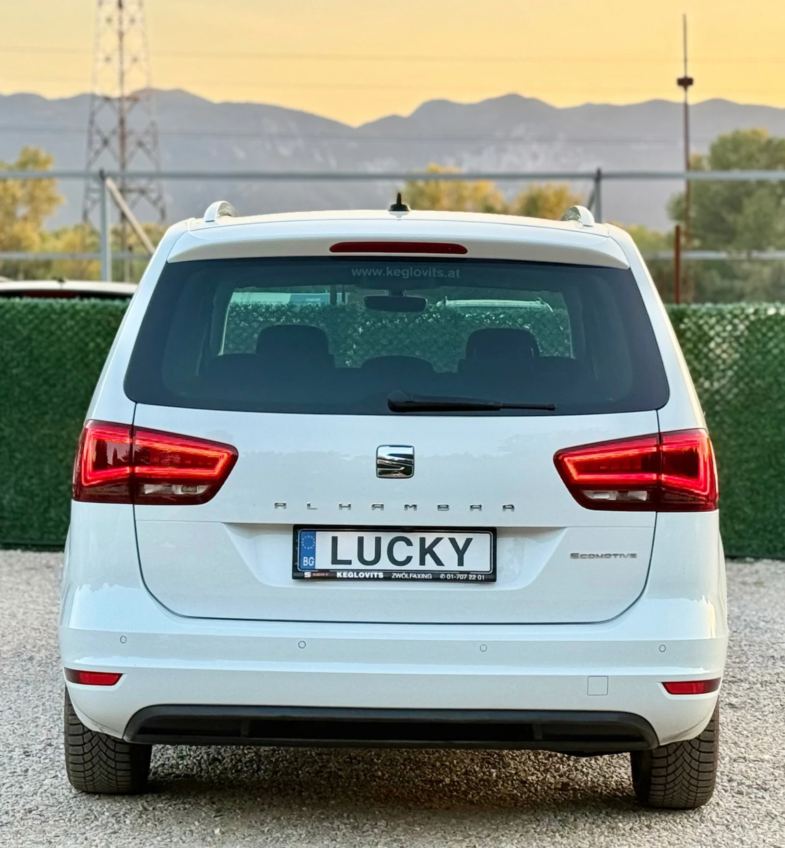 Seat Alhambra 2.0TDi//7местен* NAVI* XENON* CAMERA* LED, снимка 5 - Автомобили и джипове - 55731061