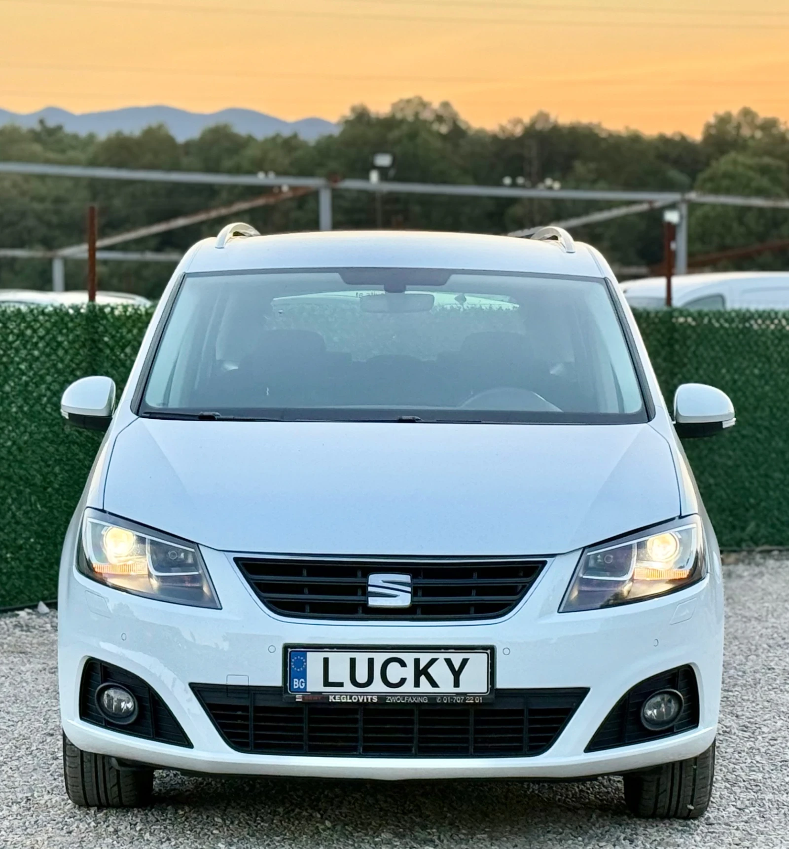 Seat Alhambra 2.0TDi//7местен* NAVI* XENON* CAMERA* LED, снимка 2 - Автомобили и джипове - 55731061