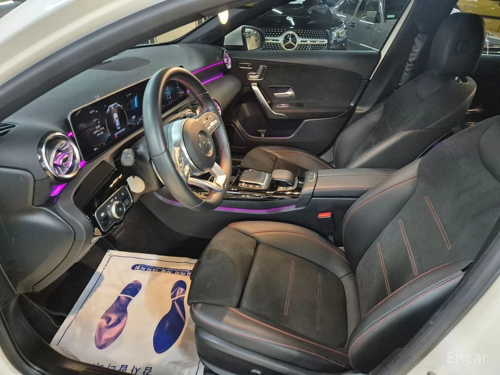 Mercedes-Benz A 35 AMG* 4MATIC* , снимка 15 - Автомобили и джипове - 56121771