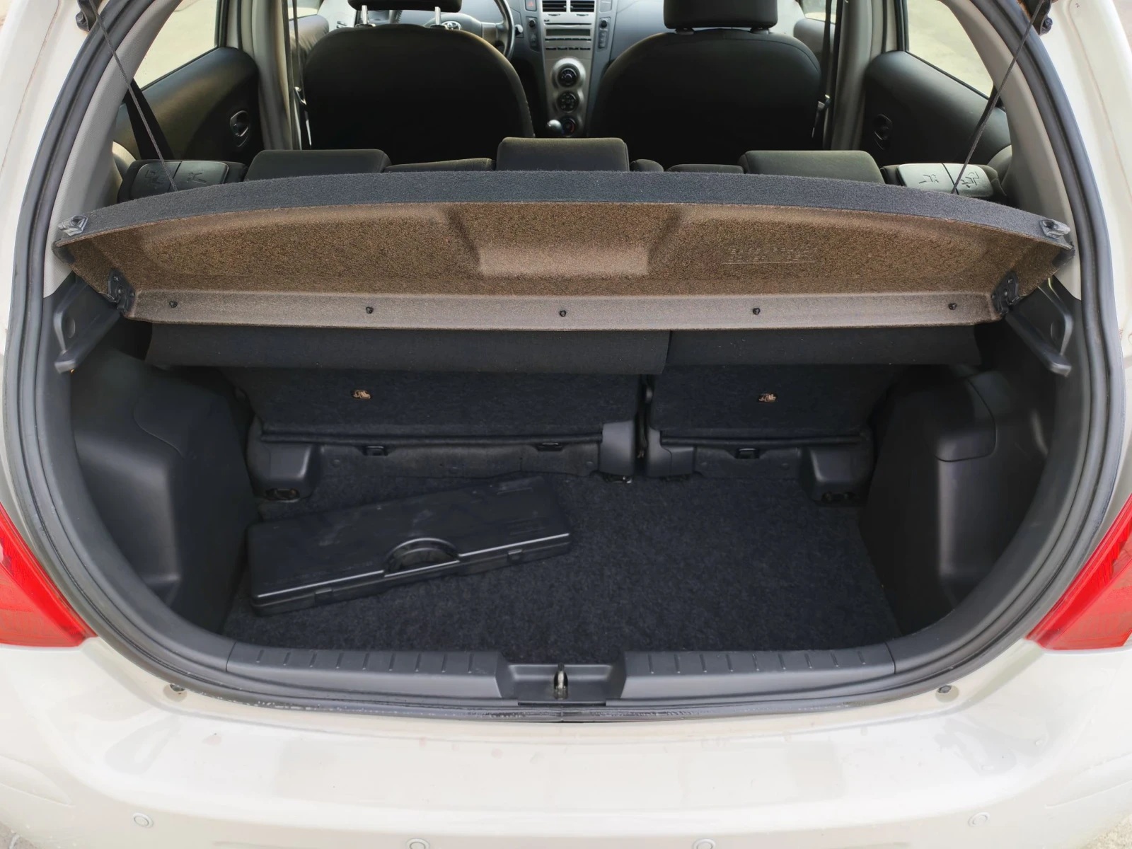 Toyota Yaris 1.0i , снимка 13 - Автомобили и джипове - 56166838