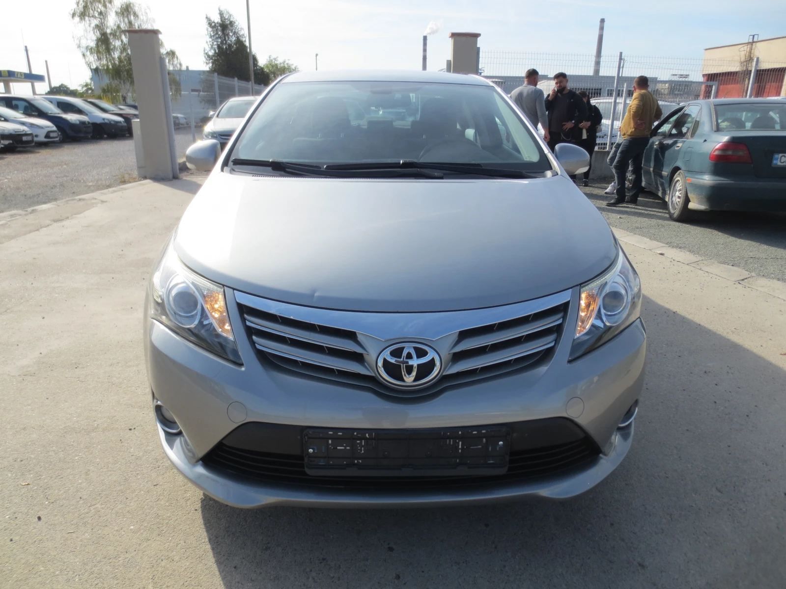 Toyota Avensis 2.0 D-4D , снимка 2 - Автомобили и джипове - 56582268