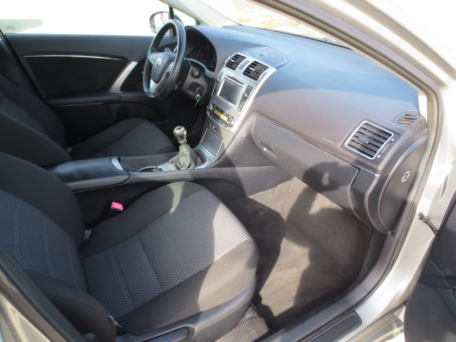 Toyota Avensis 2.0 D-4D , снимка 14 - Автомобили и джипове - 56582268