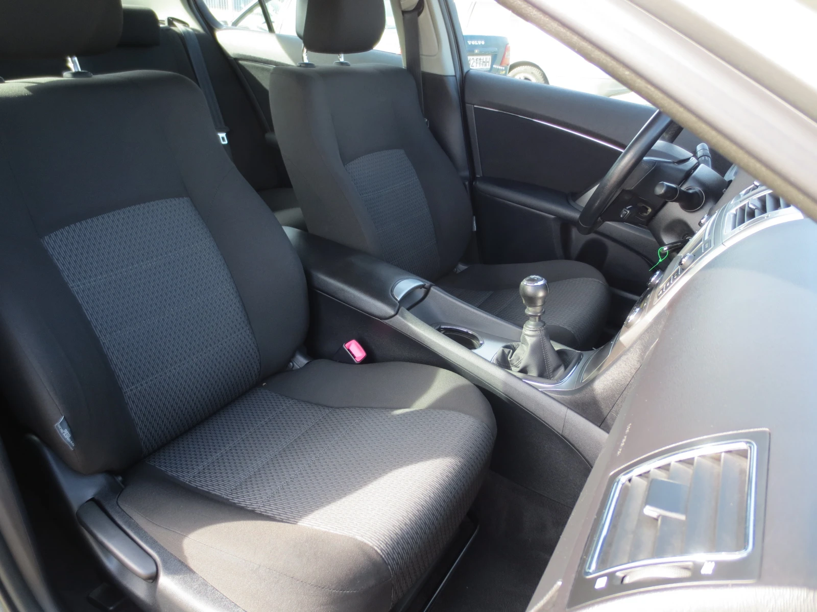 Toyota Avensis 2.0 D-4D , снимка 15 - Автомобили и джипове - 56582268