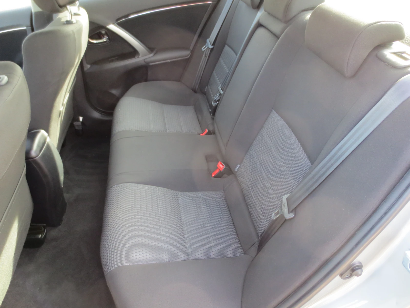 Toyota Avensis 2.0 D-4D , снимка 12 - Автомобили и джипове - 56582268