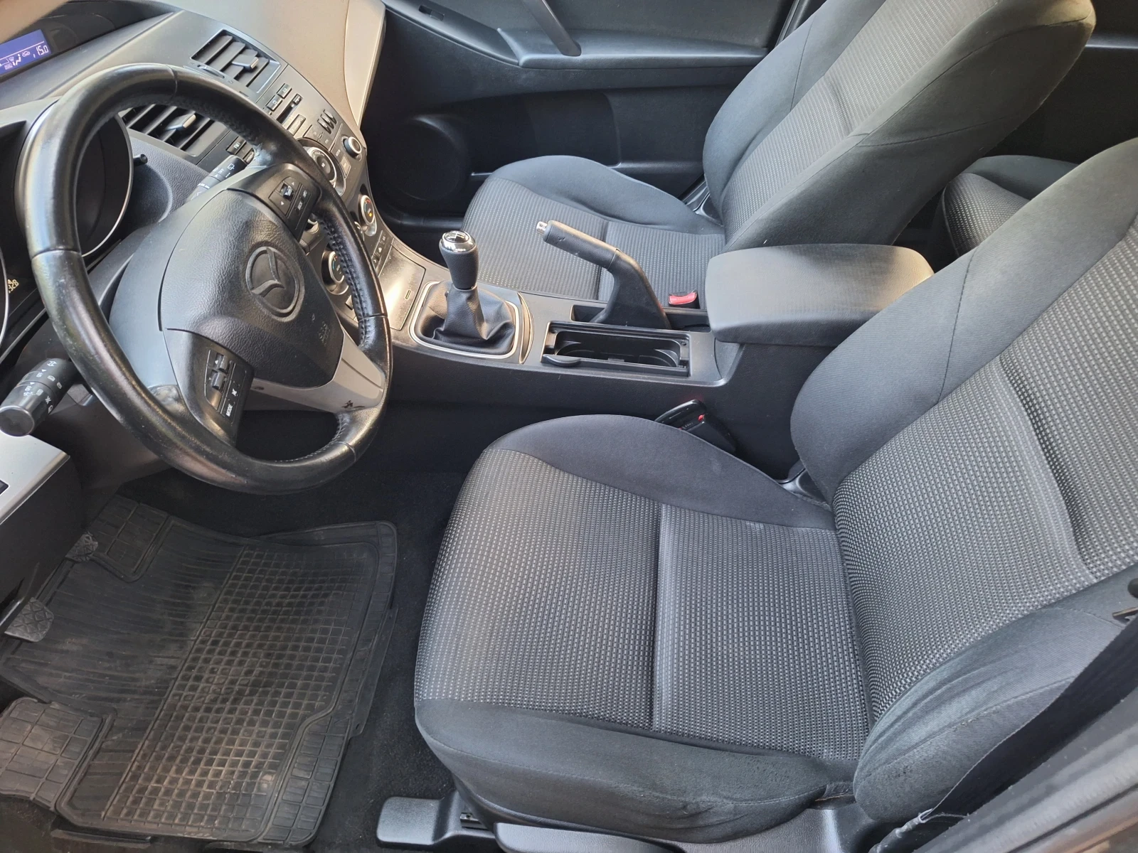 Mazda 3 1.6 hdi , снимка 13 - Автомобили и джипове - 56647659