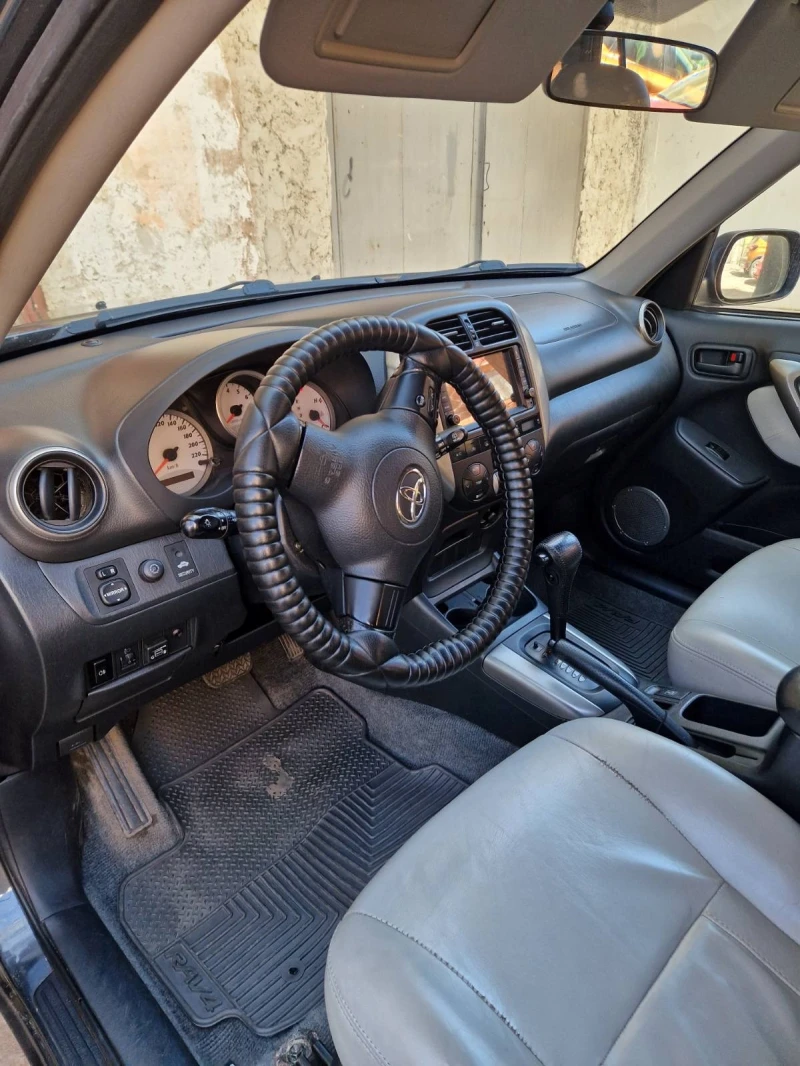 Toyota Rav4, снимка 7 - Автомобили и джипове - 48146842