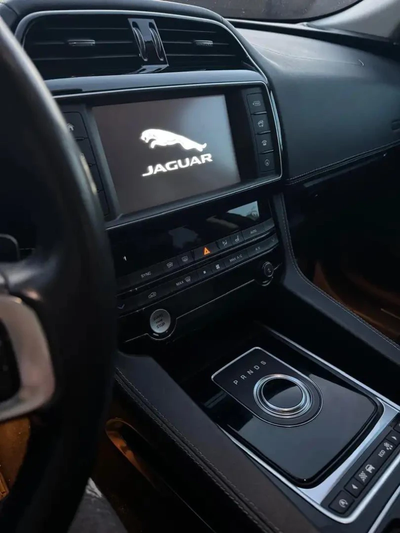 Jaguar F-PACE 3.5T* R-SPORT* Keyless* Подгрев* Premium, снимка 7 - Автомобили и джипове - 52317744