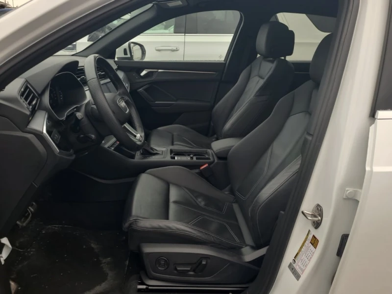 Audi Q3 * PROGRESSIV * CARFAX * БЕЗ ПЪРВОНАЧАЛНА ВНОСКА, снимка 5 - Автомобили и джипове - 53102784