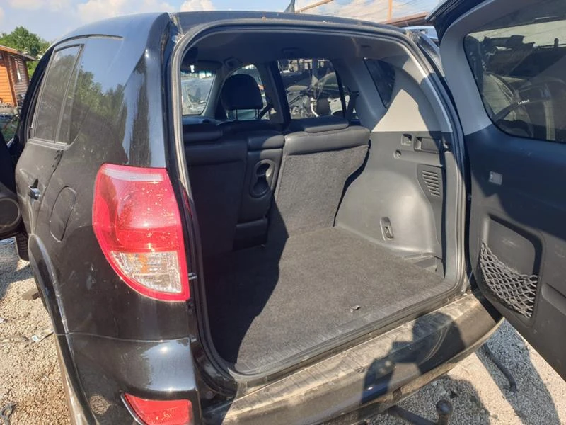 Toyota Rav4 2.2DKat, снимка 10 - Автомобили и джипове - 37166277