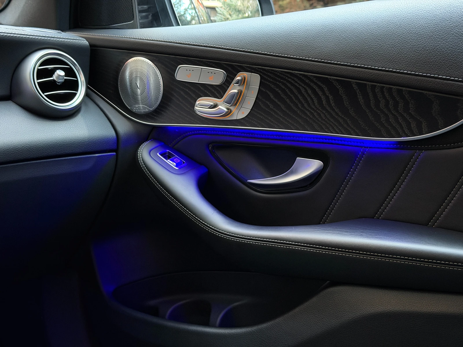 Mercedes-Benz GLC 63 AMG MBUX BURM MultiBeam NAPPA PANO, снимка 14 - Автомобили и джипове - 54623139