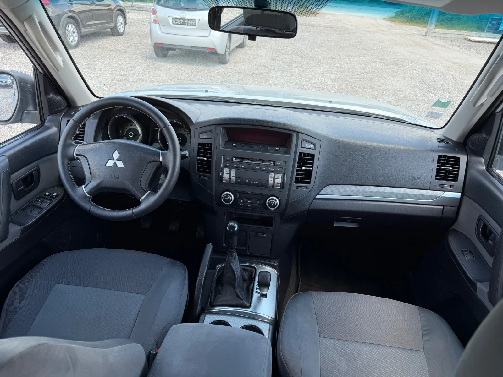 Mitsubishi Pajero 3.2 DI-D, снимка 9 - Автомобили и джипове - 54970577