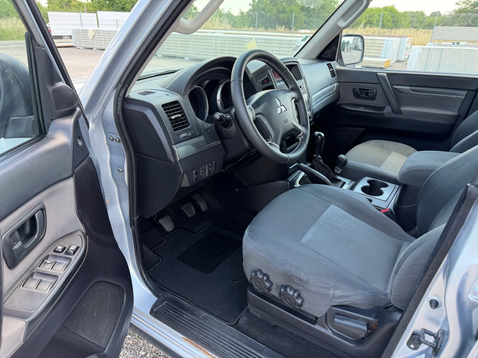 Mitsubishi Pajero 3.2 DI-D, снимка 8 - Автомобили и джипове - 54970577