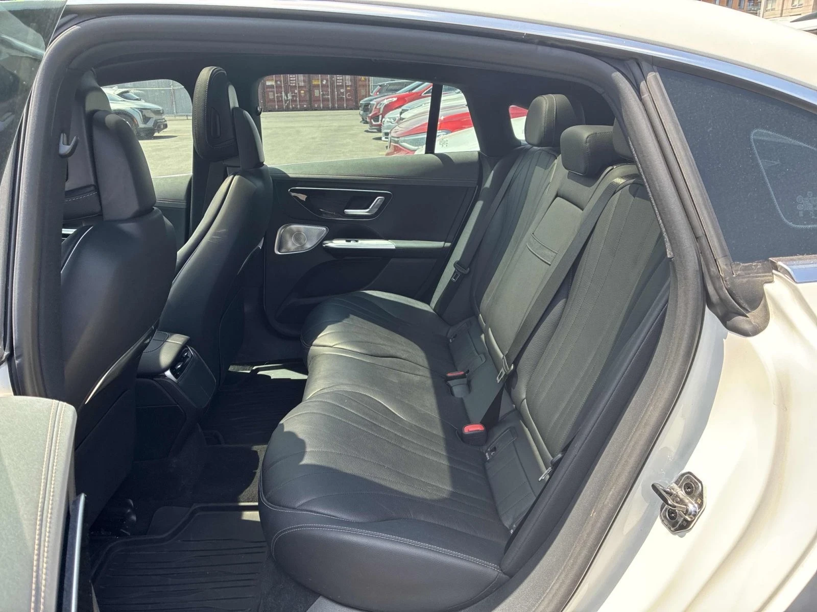 Mercedes-Benz EQE 4MATIC | Hyperscreen | Burmester | 360 | Distronic, снимка 10 - Автомобили и джипове - 55060503