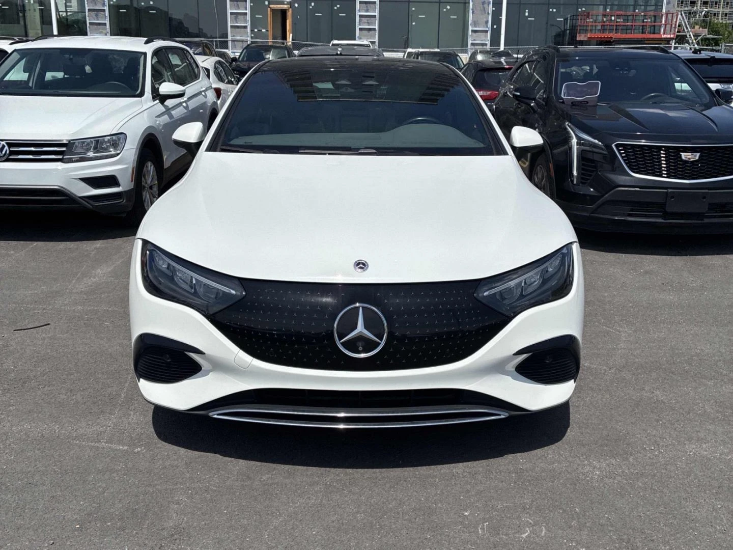 Mercedes-Benz EQE 4MATIC | Hyperscreen | Burmester | 360 | Distronic, снимка 3 - Автомобили и джипове - 55060503