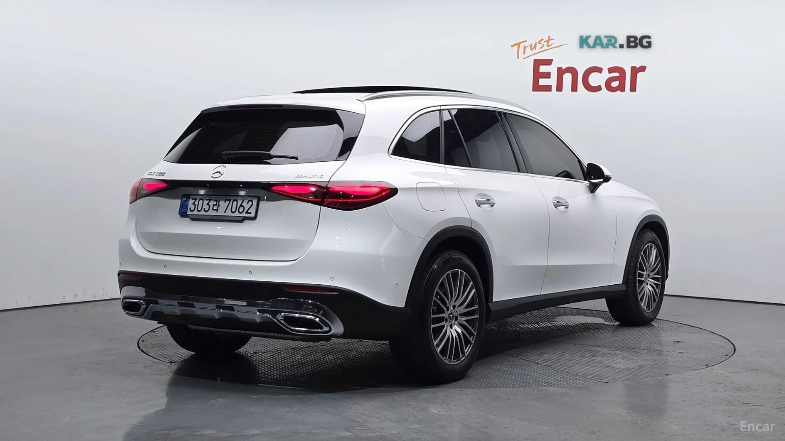 Mercedes-Benz GLC 300 * 4MATIC* ПОДГРЕВ* ОБДУХВАНЕ* 360* ПАНО* HUD* , снимка 2 - Автомобили и джипове - 55134944