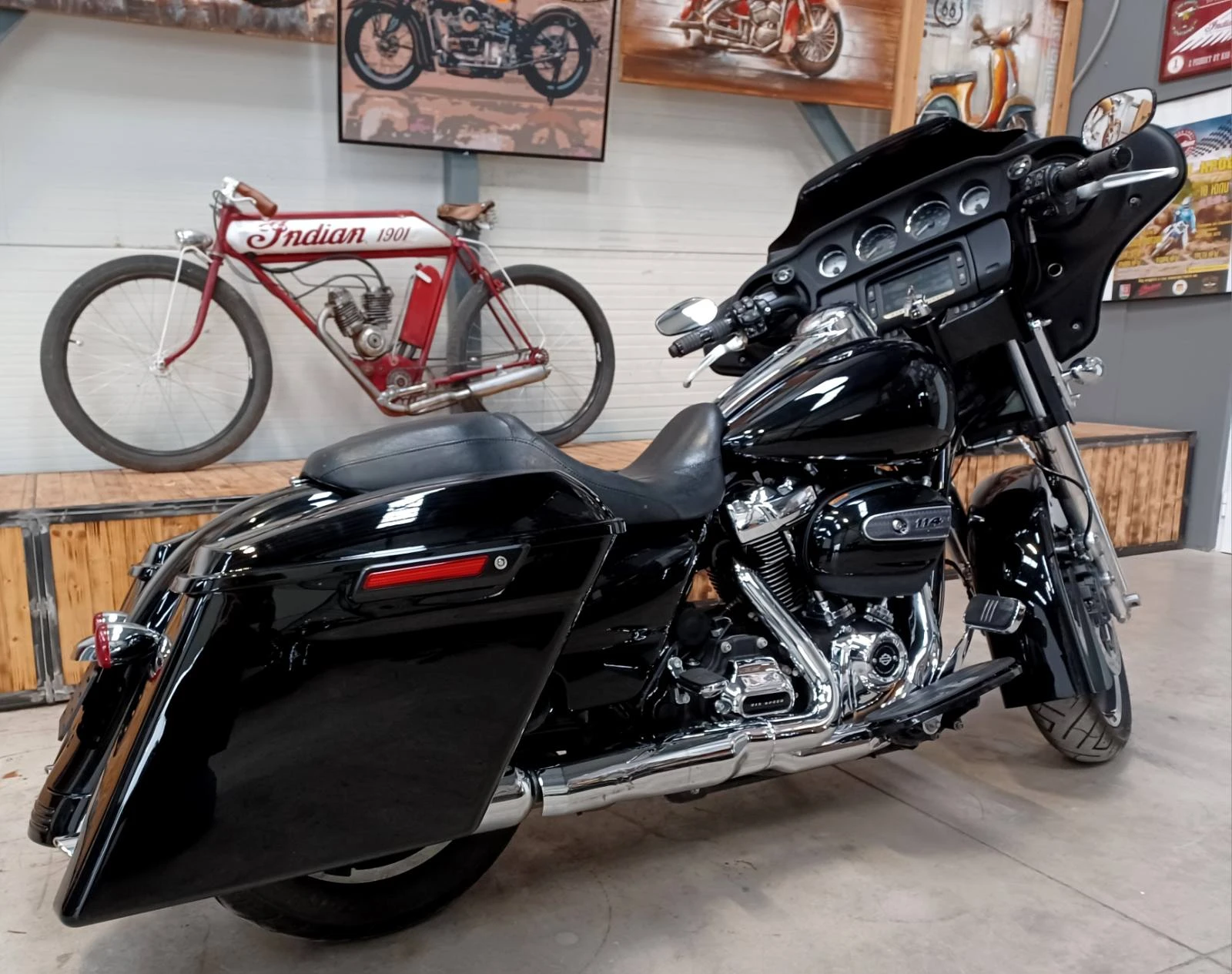 Harley-Davidson Touring FLHXS Street Glide - изображение 4