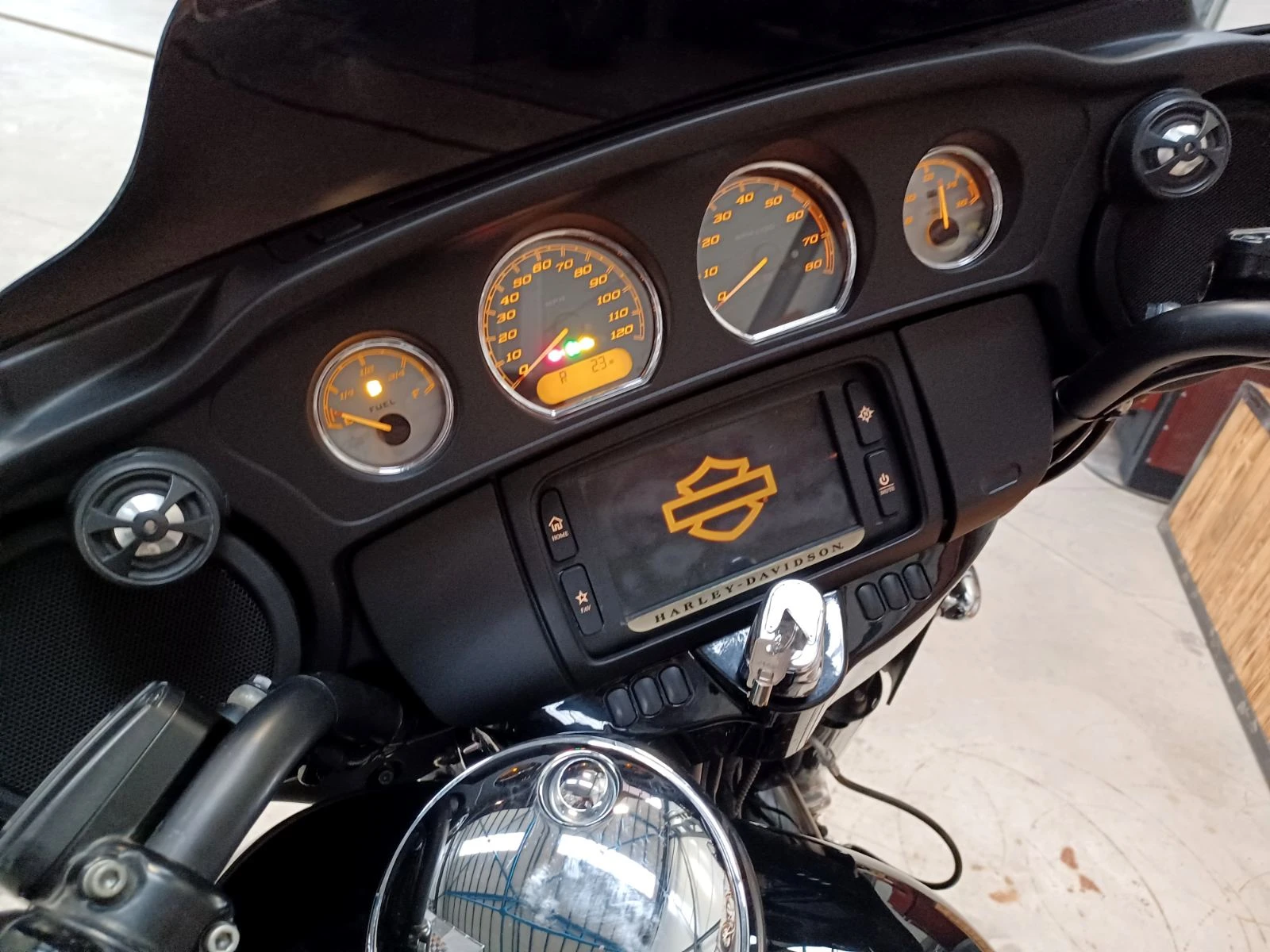 Harley-Davidson Touring FLHXS Street Glide - изображение 8