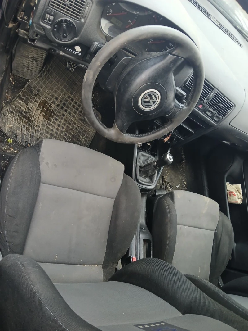 VW Golf 4, снимка 2 - Автомобили и джипове - 48108384