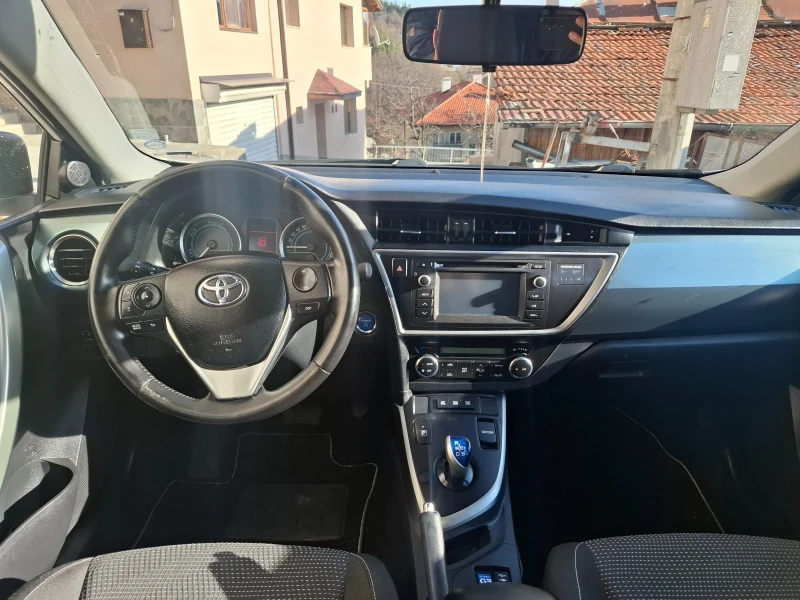 Toyota Auris 1.8 Hibrid, снимка 5 - Автомобили и джипове - 49134486