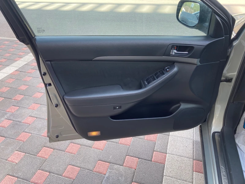 Toyota Avensis 1.8VVTI facelift , снимка 9 - Автомобили и джипове - 49700949