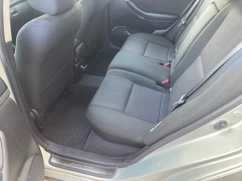 Toyota Avensis 1.8VVTI facelift , снимка 11 - Автомобили и джипове - 49700949