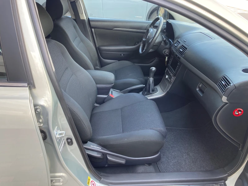 Toyota Avensis 1.8VVTI facelift , снимка 12 - Автомобили и джипове - 49700949