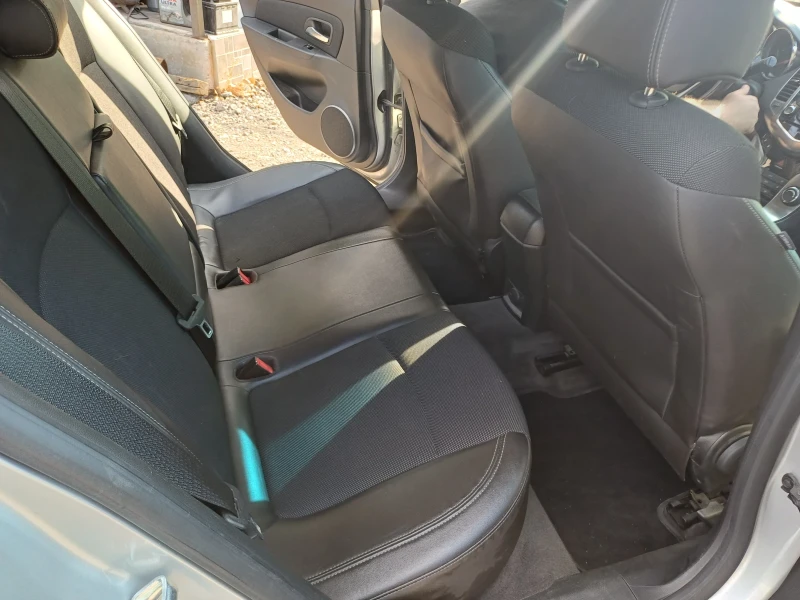 Chevrolet Cruze 1.7 CDTI, снимка 10 - Автомобили и джипове - 52115616