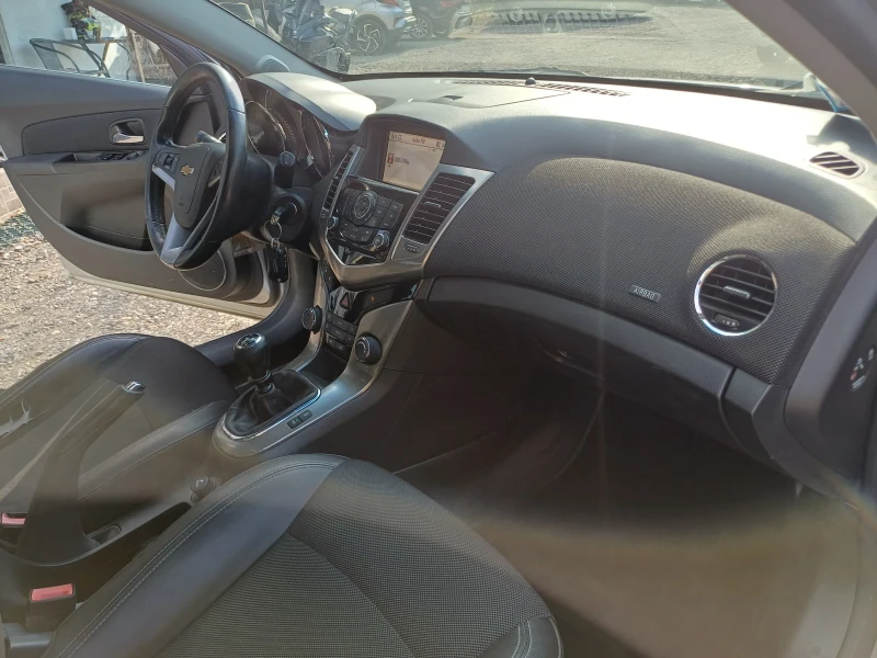 Chevrolet Cruze 1.7 CDTI, снимка 12 - Автомобили и джипове - 52115616