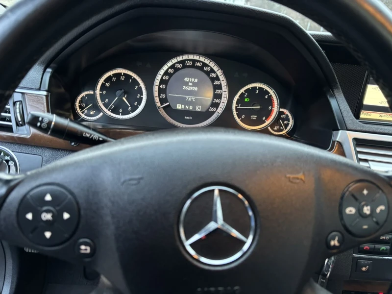 Mercedes-Benz E 220 elegance , снимка 4 - Автомобили и джипове - 52727932