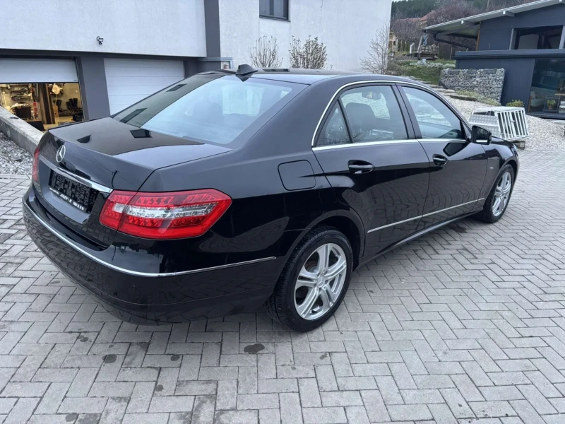 Mercedes-Benz E 220 elegance , снимка 12 - Автомобили и джипове - 52727932