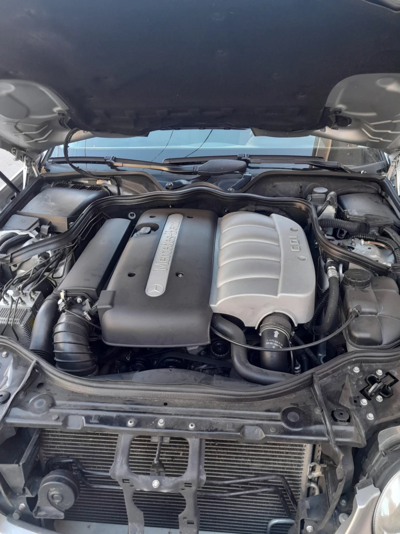 Mercedes-Benz E 220, снимка 3 - Автомобили и джипове - 53165208