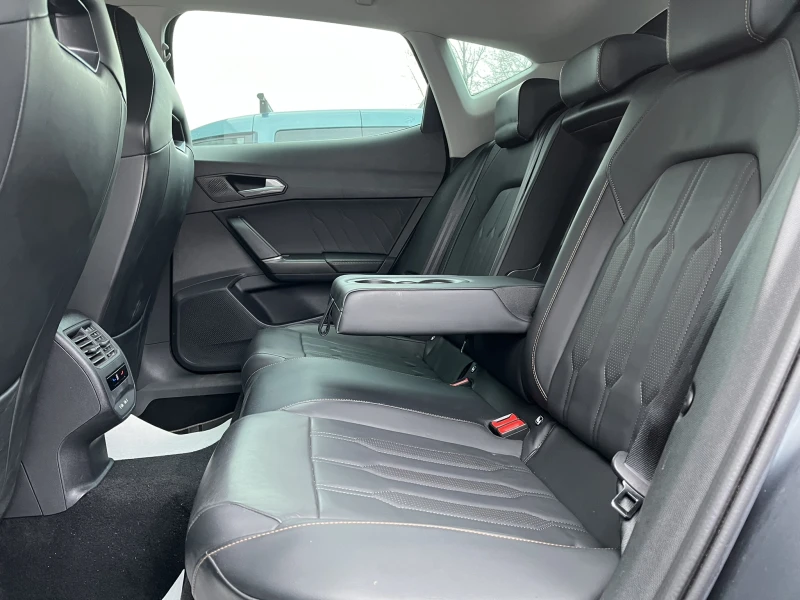 Cupra Formentor TSI 150 HP MATT + Bucket Seats в гаранция от БГ!, снимка 10 - Автомобили и джипове - 53373958