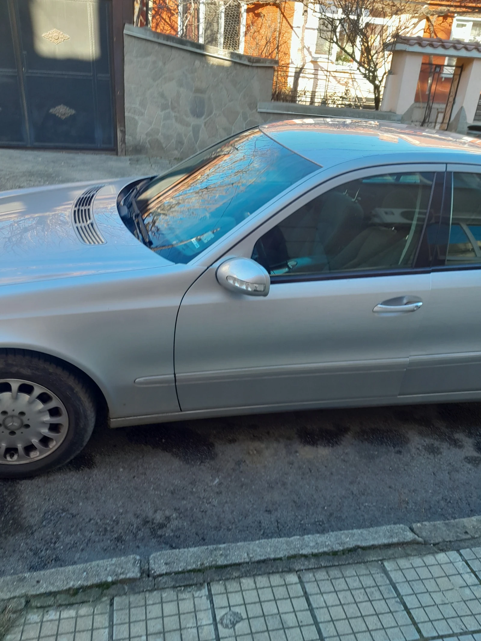 Mercedes-Benz E 220, снимка 1