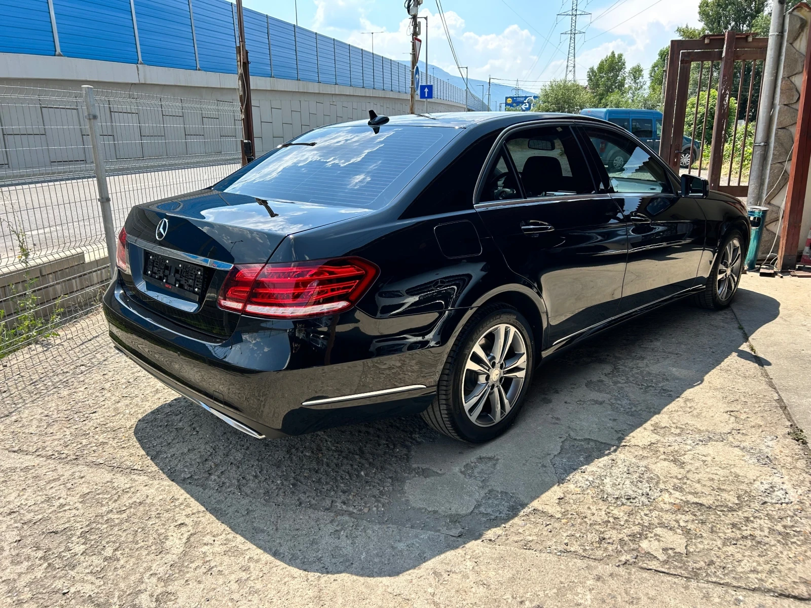 Mercedes-Benz E 220 d 4MATIC - изображение 4