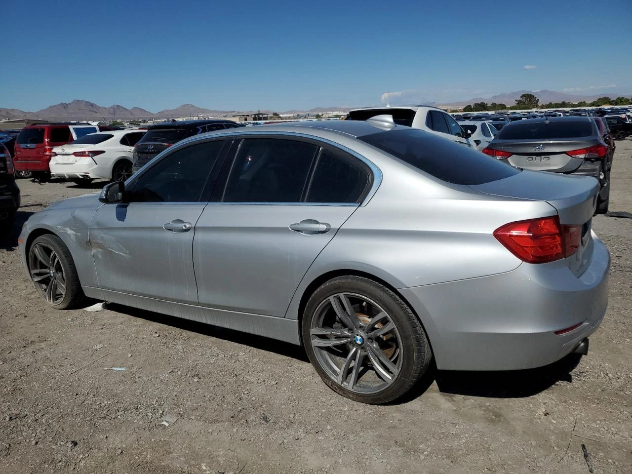BMW 335 i ФИКСИРАНА ЦЕНА! HARMAN-KARDON/ПОДГРЕВИ - изображение 4