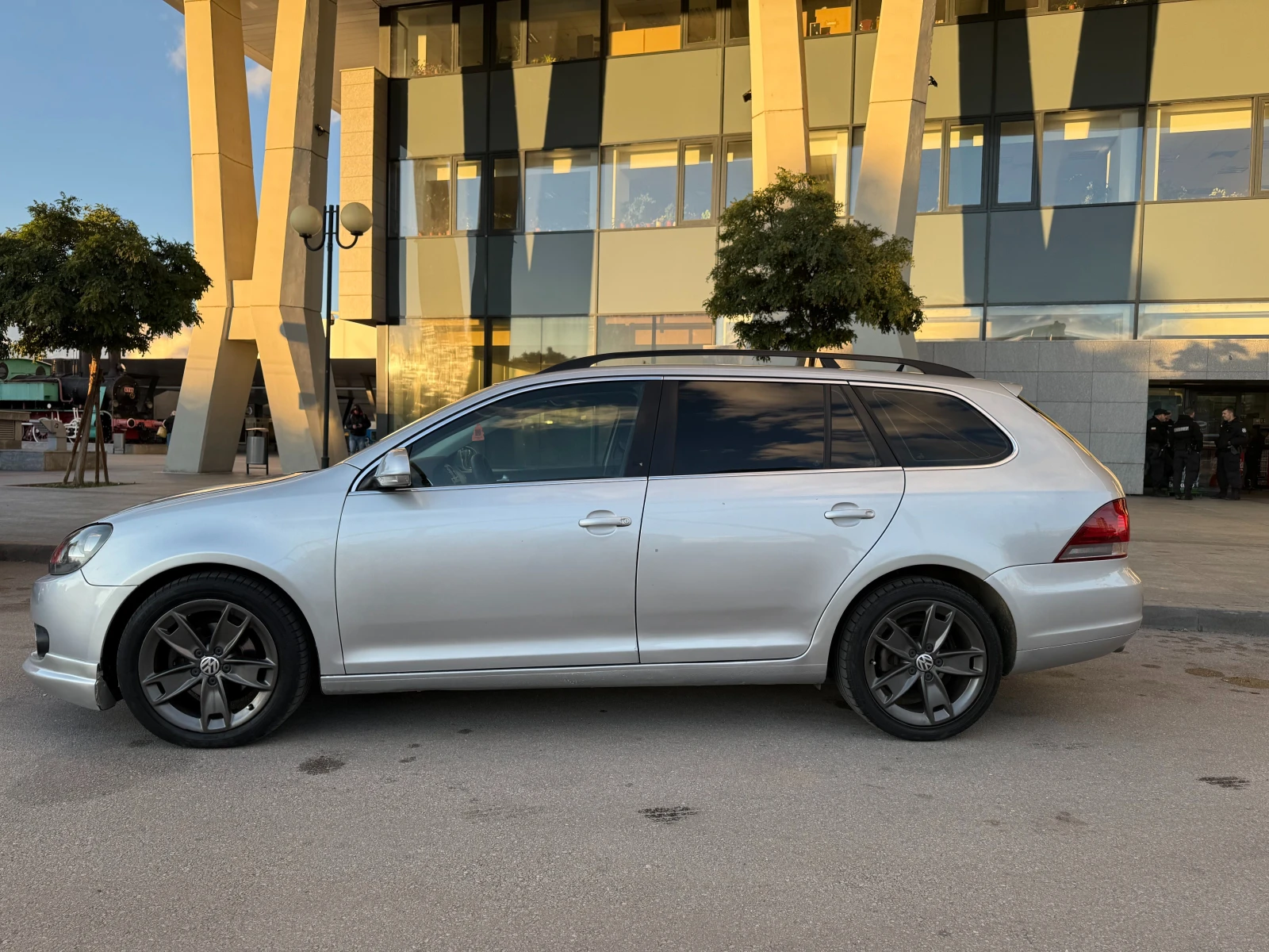 VW Golf Variant 6 МЕСЕЦА ГАРАНЦИЯ/1.6TDI 105к.с. Камера | Mobile.bg — изображение 2